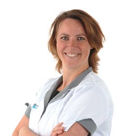 Hendriks-van de Kimmenade, E.J. (Esther)