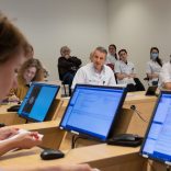 Meekijken tijdens een Multidisciplinair Overleg over darmkanker in het Catharina Ziekenhuis