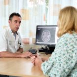 Thuismonitoren na beroerte: patiënten sneller geholpen bij vragen