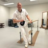 Oud-topzwemmer Maarten Brzoskowski is nu fysio en helpt mensen fitter worden