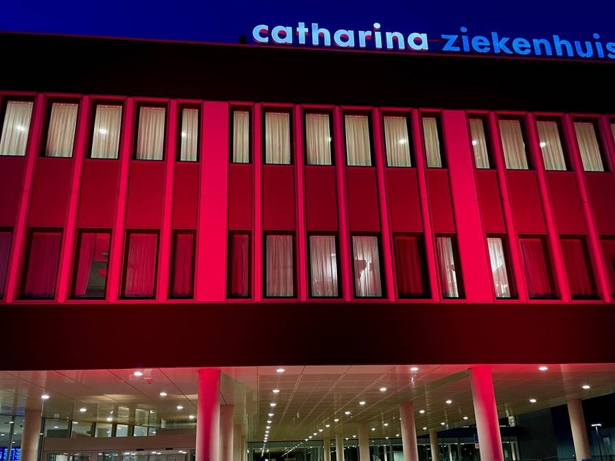 Catharina Ziekenhuis rood verlicht