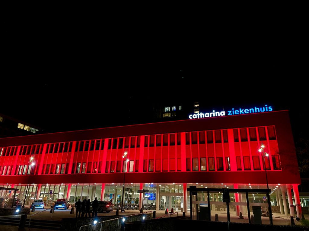 Catharina Ziekenhuis in het rood.