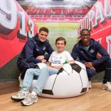 ‘Het betekent superveel voor ze’: PSV bezorgt zieke kinderen een onvergetelijke middag