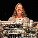 Linda maakte theatervoorstelling over obesitas en haar operaties: ‘Taboe opheffen’