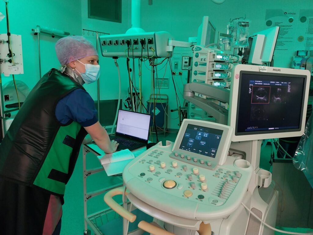 Floor Fasen tijdens haar onderzoek op de OK in het Catharina Ziekenhuis.