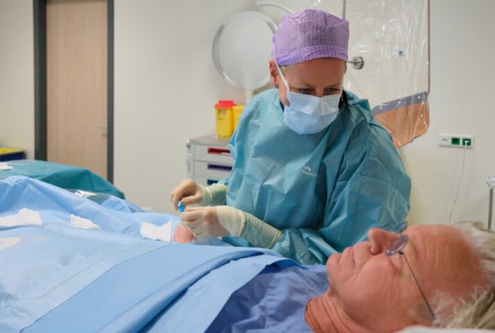 Dit maken duizenden patiënten elk jaar mee: een blik achter de schermen bij het dotteren, van begin tot eind